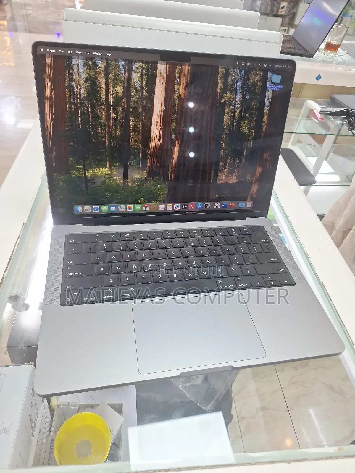 New Laptop Apple MacBook Pro 2021 M1 16GB Apple M1 Pro SSD 512GB