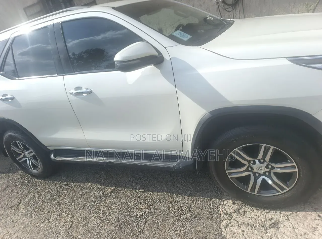 Toyota Fortuner 2022 White