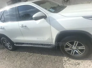 Toyota Fortuner 2022 White