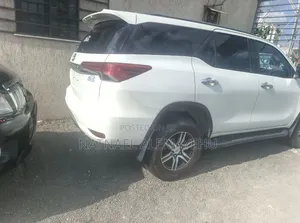 Toyota Fortuner 2022 White