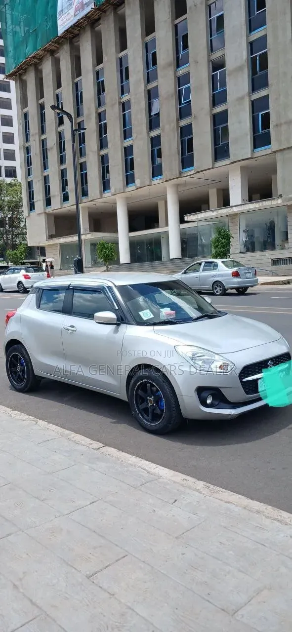 Suzuki Swift 2022 Silver
