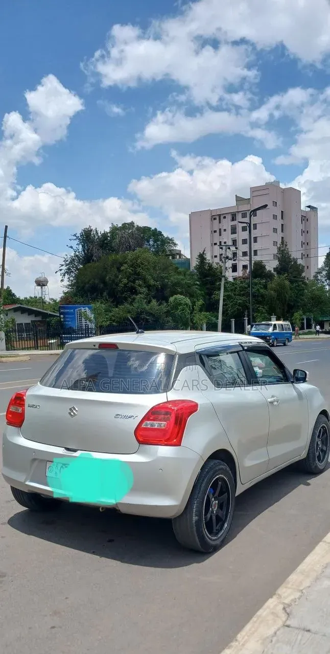 Suzuki Swift 2022 Silver