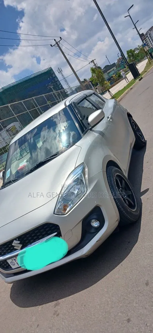 Suzuki Swift 2022 Silver