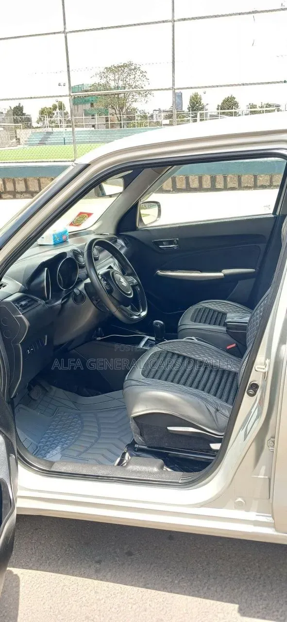 Suzuki Swift 2022 Silver