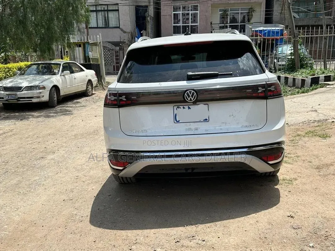 Volkswagen ID.6 2024 White