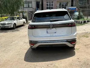 Volkswagen ID.6 2024 White