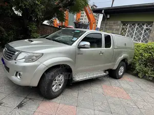 Toyota Hilux 3.0 D-4D 4x4 2013 Gold