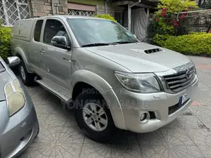 Toyota Hilux 3.0 D-4D 4x4 2013 Gold