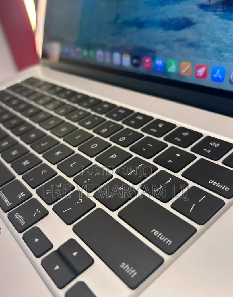 New Laptop Apple MacBook Air 2025 M4 15-inch 24GB Apple M4 SSD 512GB
