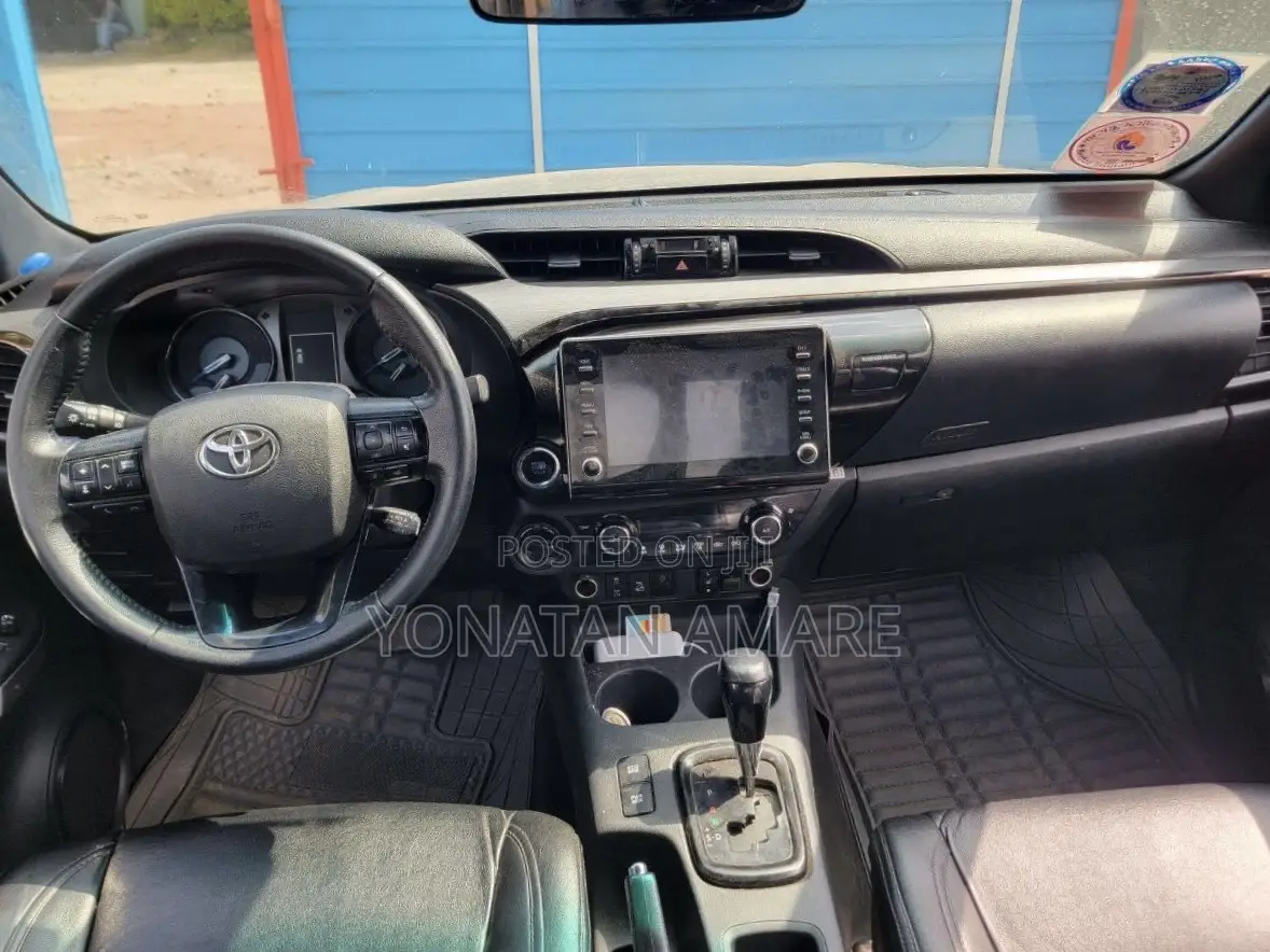Toyota Hilux 2021 Gray
