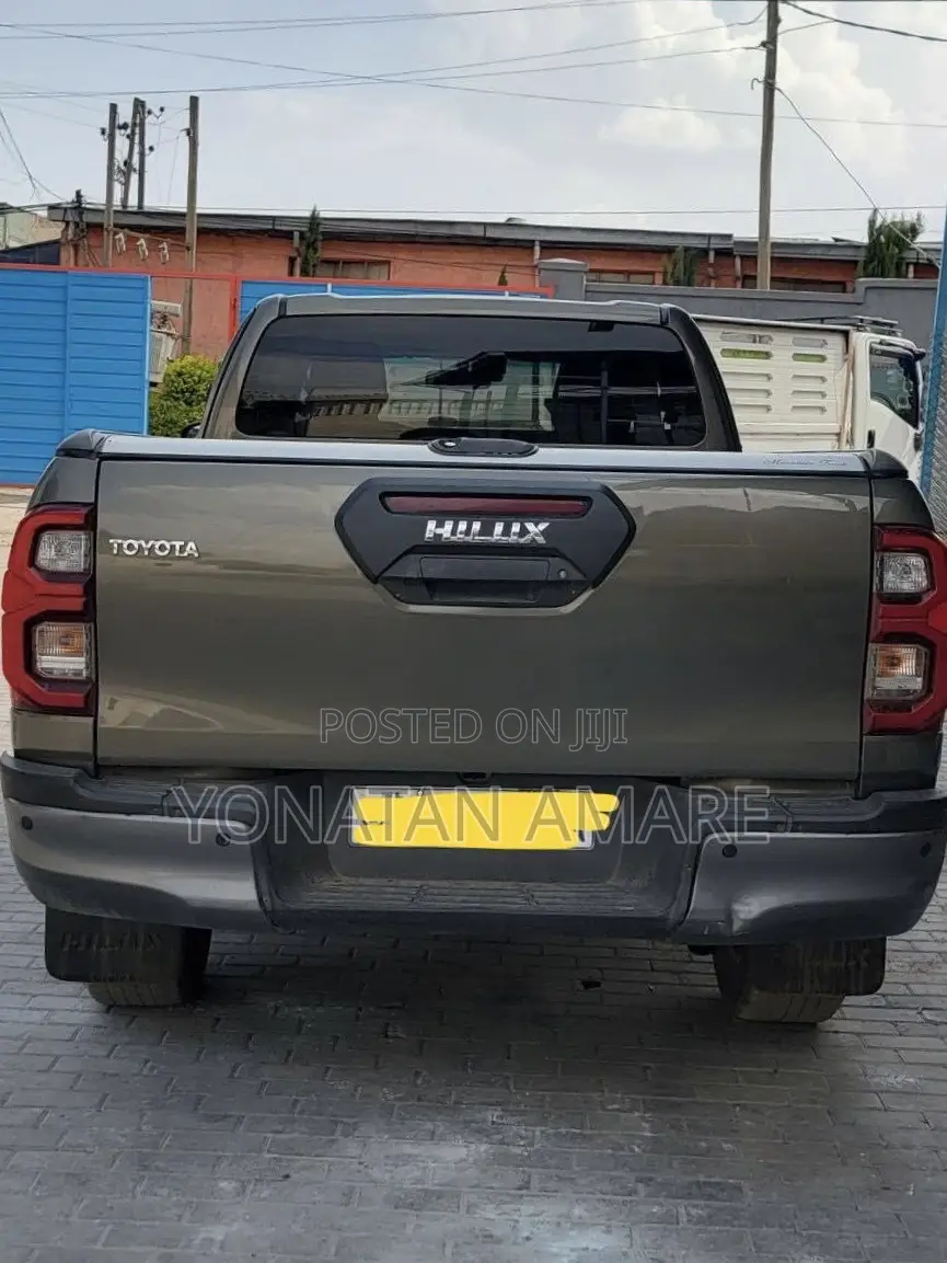 Toyota Hilux 2021 Gray