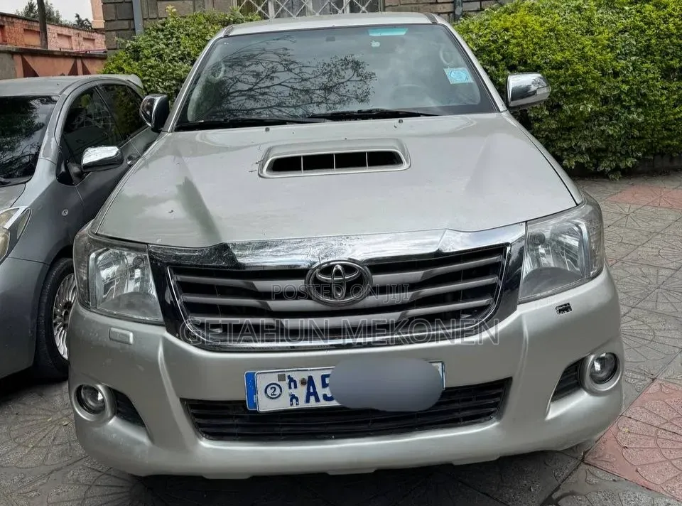 Toyota Hilux 2012 Gold