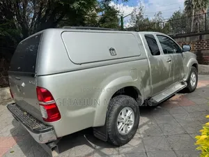 Toyota Hilux 2012 Gold