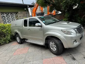 Toyota Hilux 2012 Gold