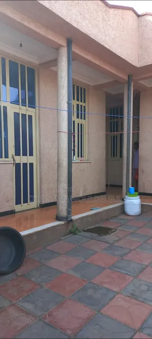 3bdrm House in L Shape House, East Shewa for sale