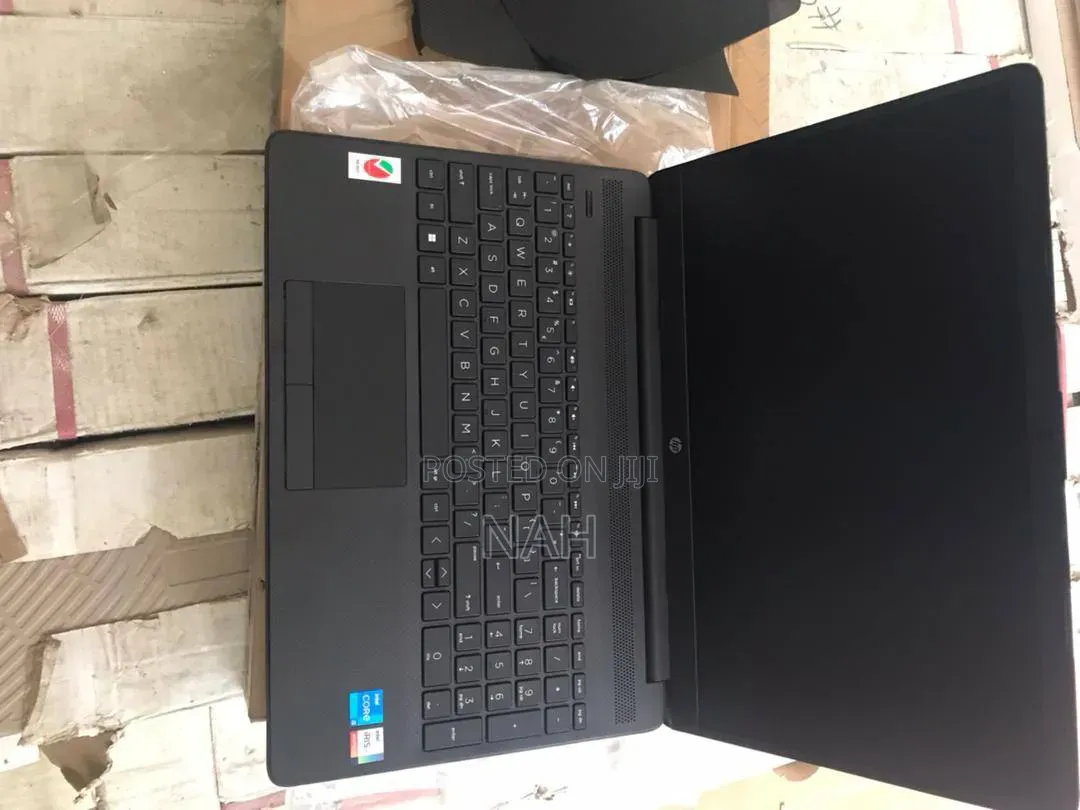 New Laptop HP 15-dw3031 8GB Intel Core i5 SSD 256GB