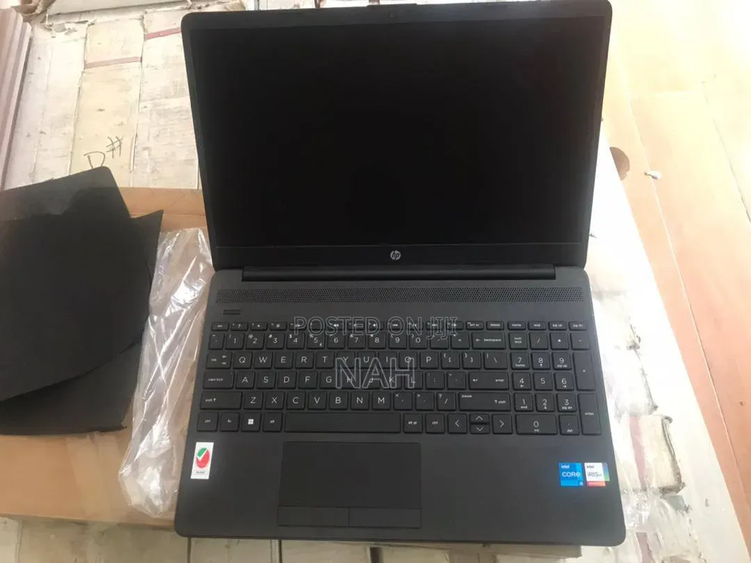 New Laptop HP 15-dw3031 8GB Intel Core i5 SSD 256GB
