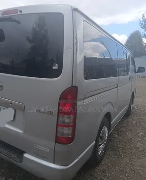 Toyota HiAce 2007 Silver