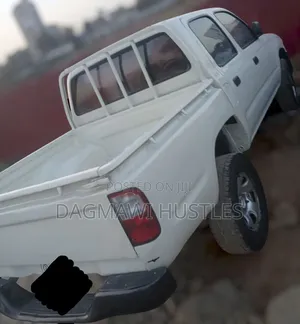 Toyota Hilux 2003 White