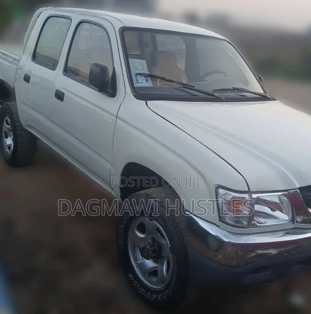 Toyota Hilux 2003 White