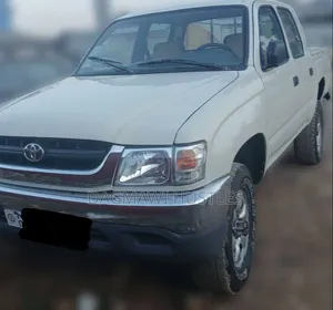 Toyota Hilux 2003 White