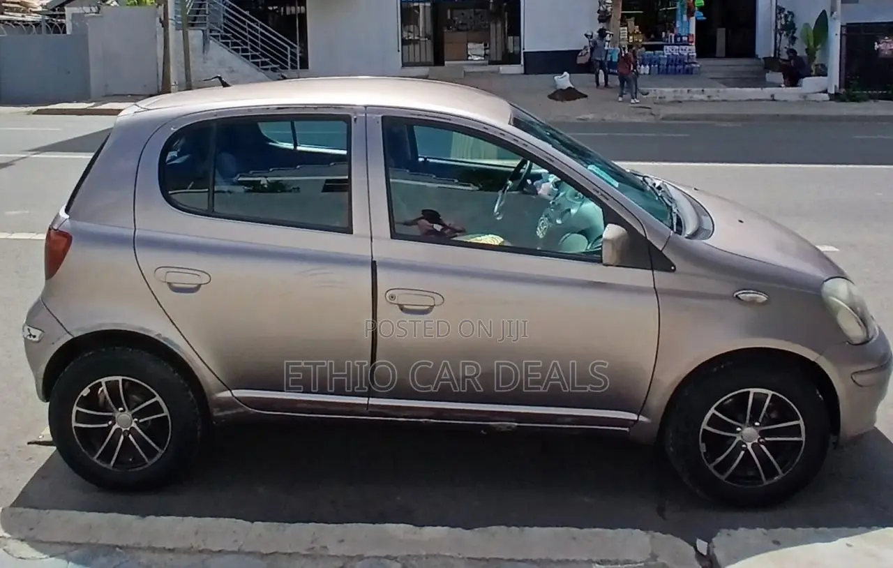 Toyota Vitz 2003 Silver