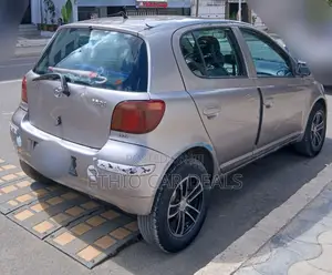 Toyota Vitz 2003 Silver