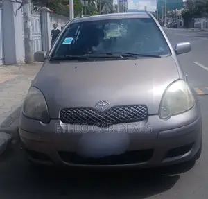 Toyota Vitz 2003 Silver