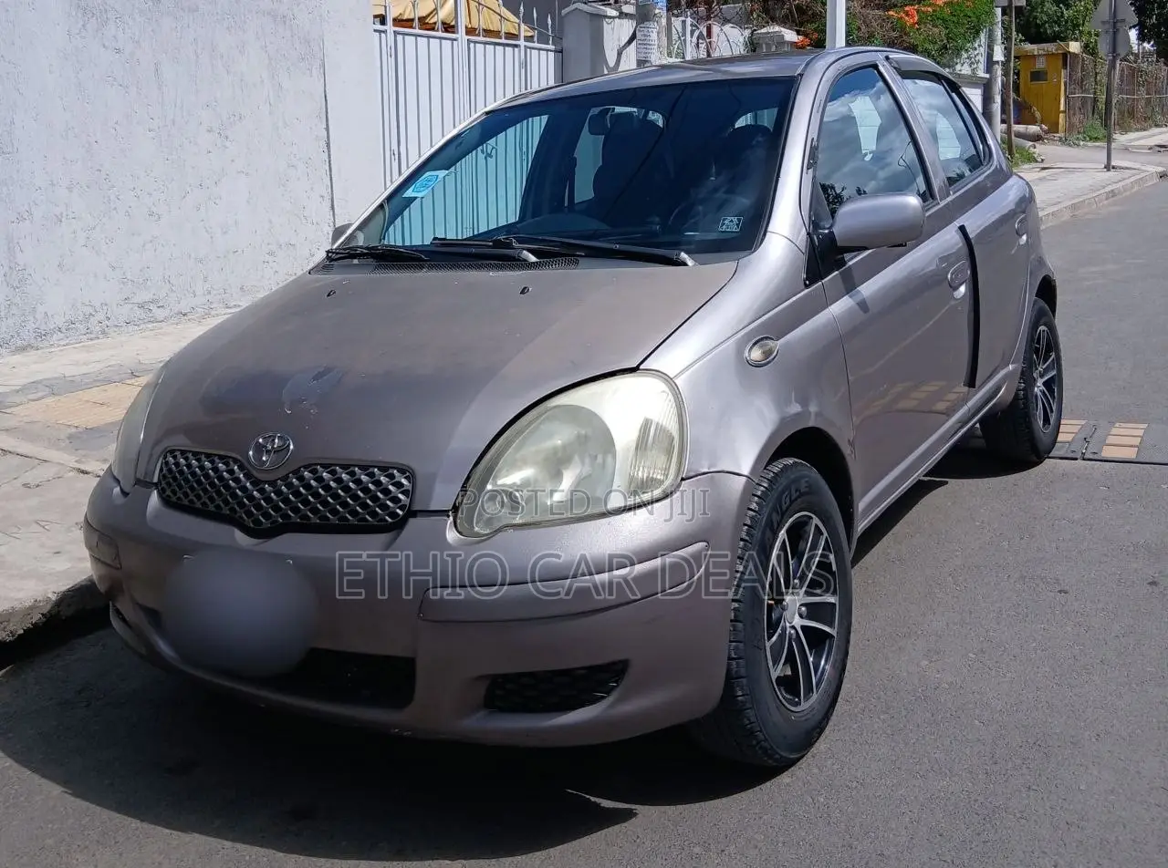 Toyota Vitz 2003 Silver