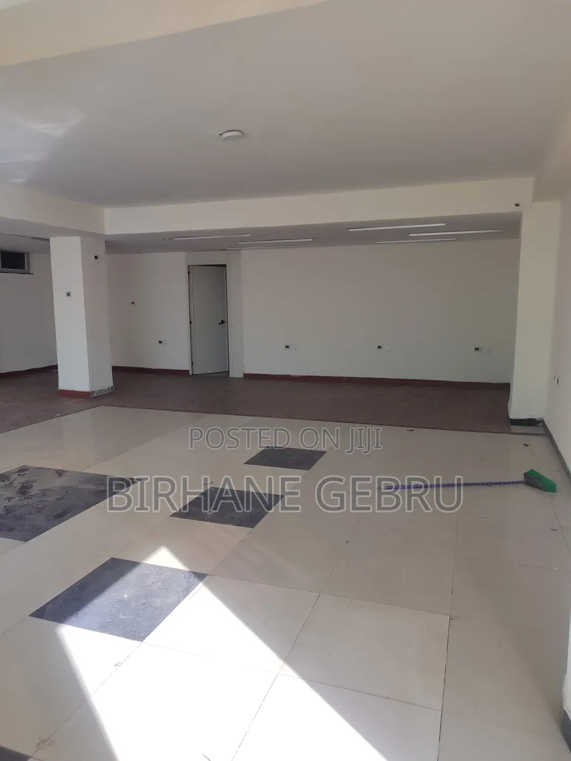 Villa House Rent for Resturant Berger Car Show Room