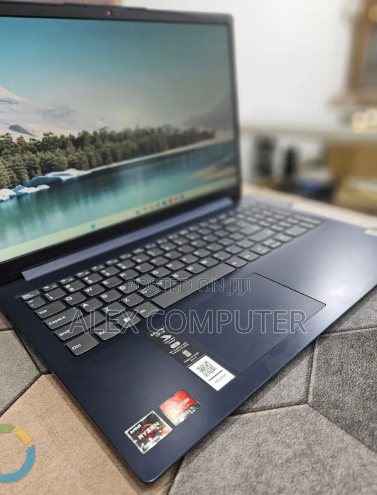 New Laptop Lenovo 8GB AMD Ryzen 5 SSD 512GB