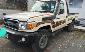 Toyota Land Cruiser 2009 White