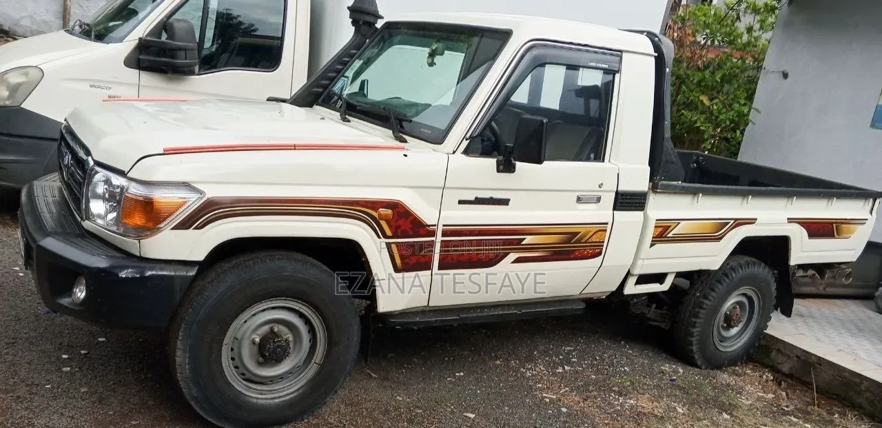 Toyota Land Cruiser 2009 White