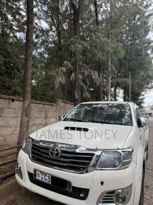 Toyota Hilux 2019 White