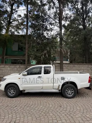 Toyota Hilux 2019 White