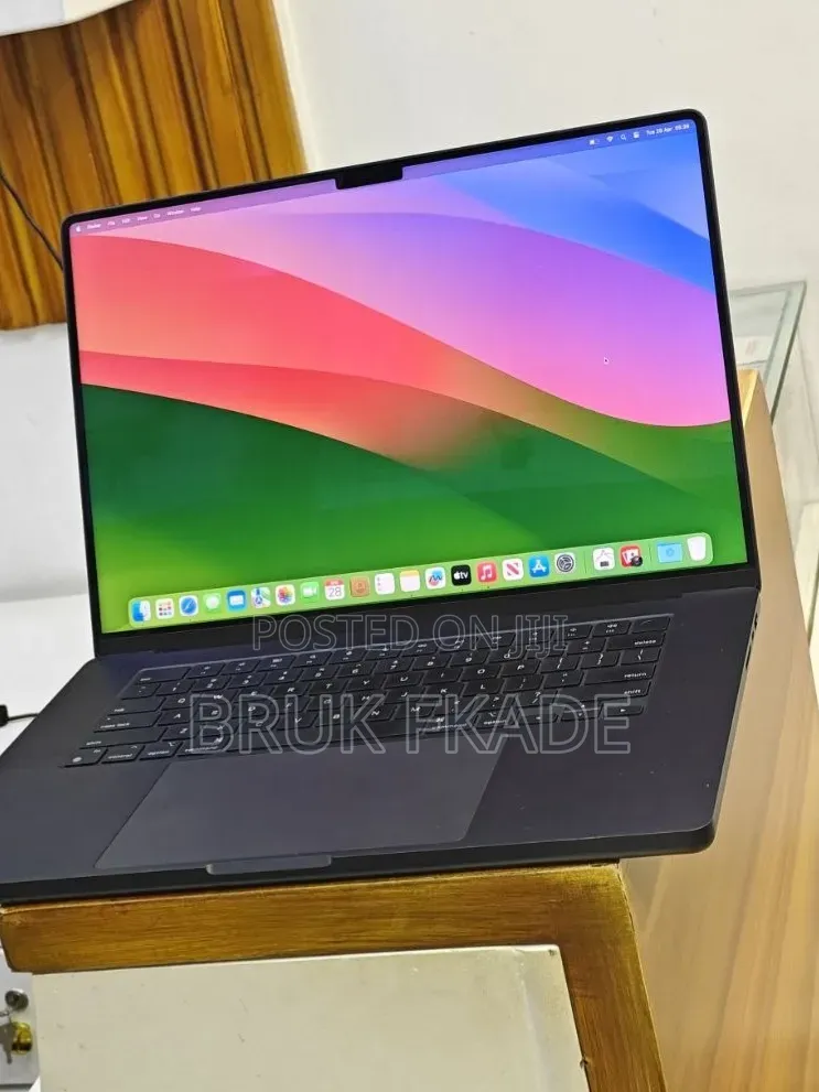 New Apple MacBook Pro 2023 M3 Pro 16-inch 36GB Apple M3 Pro SSD 512GB