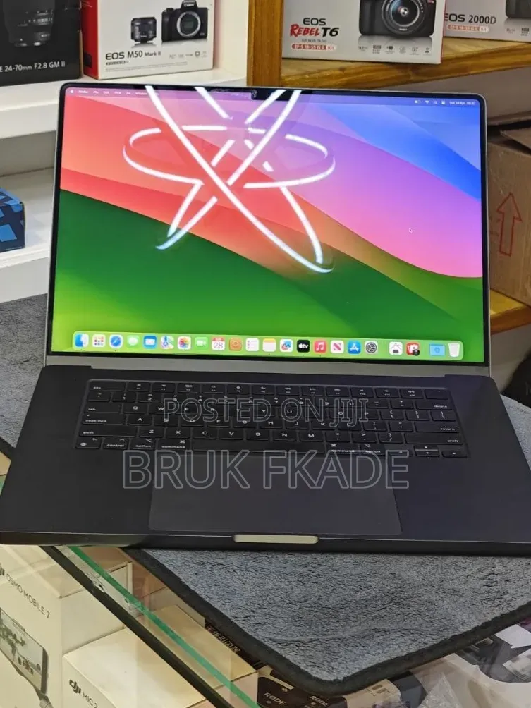 New Apple MacBook Pro 2023 M3 Pro 16-inch 36GB Apple M3 Pro SSD 512GB