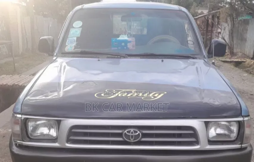 Toyota Hilux 1998 Blue