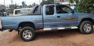 Toyota Hilux 1998 Blue