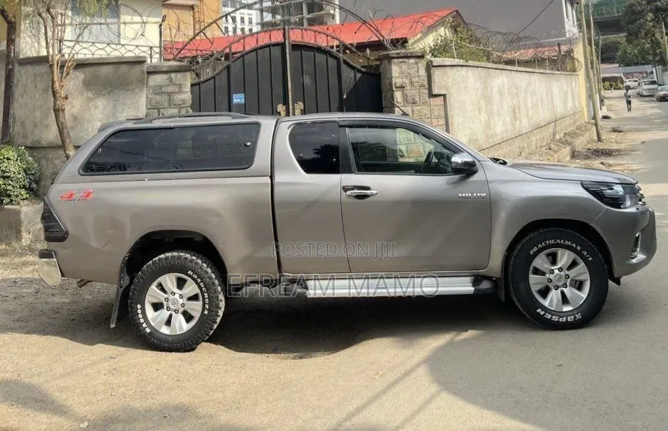 Toyota Hilux 2019 Silver