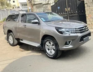 Toyota Hilux 2019 Silver