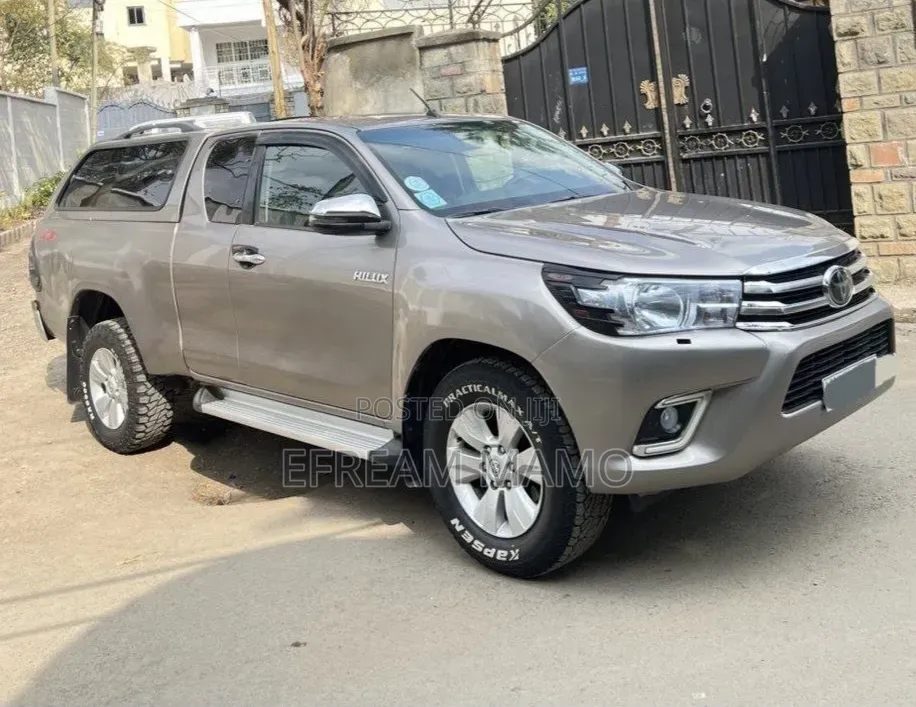 Toyota Hilux 2019 Silver