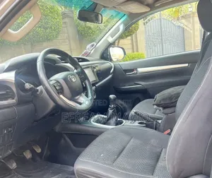 Toyota Hilux 2019 Silver