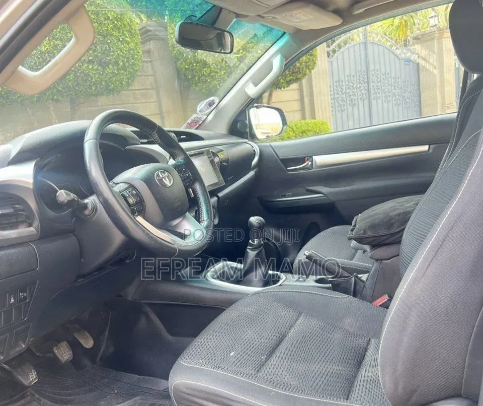 Toyota Hilux 2019 Silver