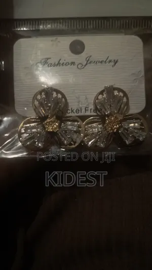 Earrings የጆሮ ጌጥ