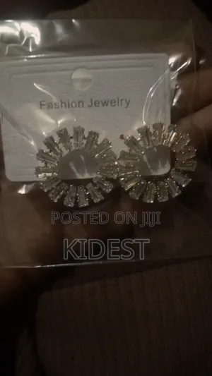 Earrings የጆሮ ጌጥ