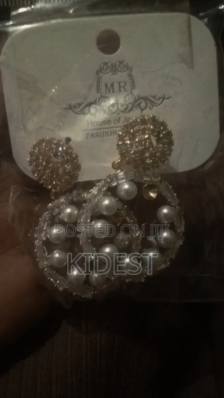 Earrings የጆሮ ጌጥ