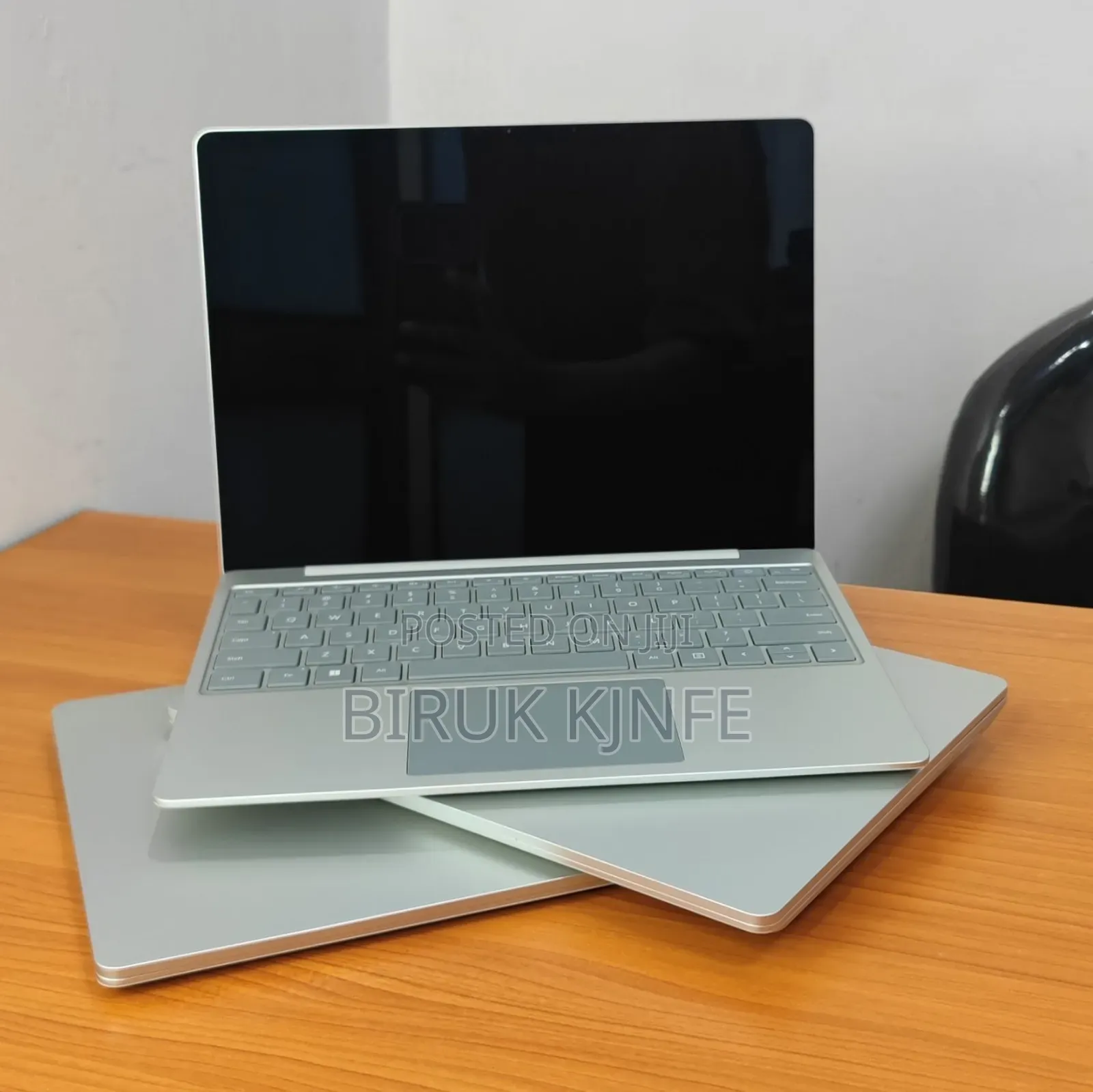 New Laptop Microsoft Surface Go 2 16GB Intel Core i5 SSD 512GB