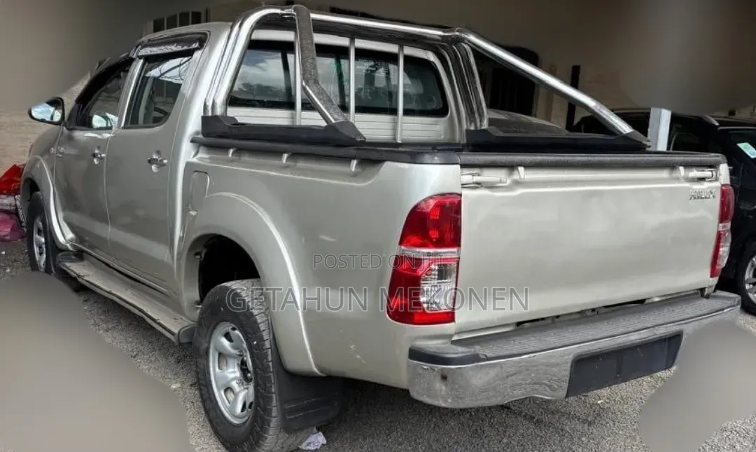 Toyota Hilux 2009 Gold