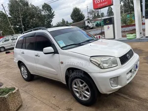 Toyota RAV4 Automatic 2003 White